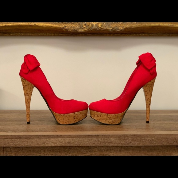 Bebe size 8 pump heels never worn - Picture 4 of 7